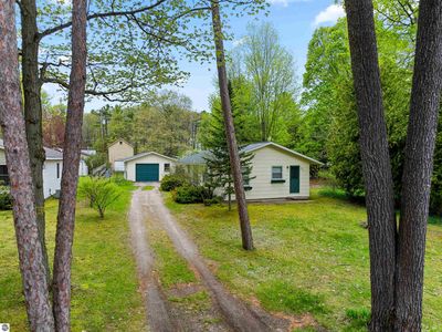 806 Livingston Dr