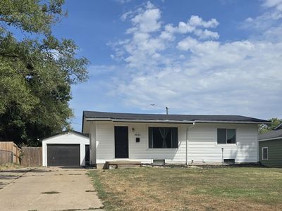 4622 S Vine Ave