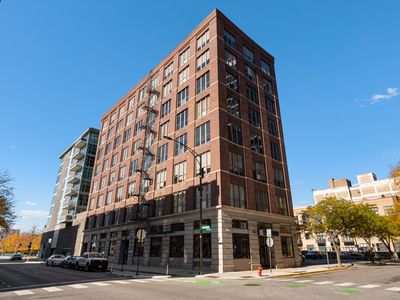 900 W Jackson Blvd APT 3W