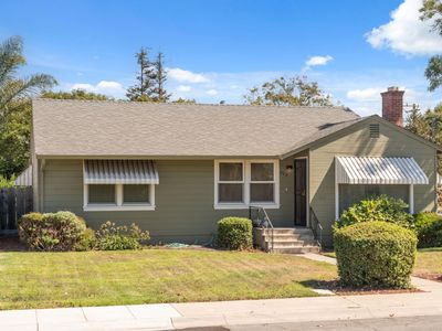 929 Capistrano Dr