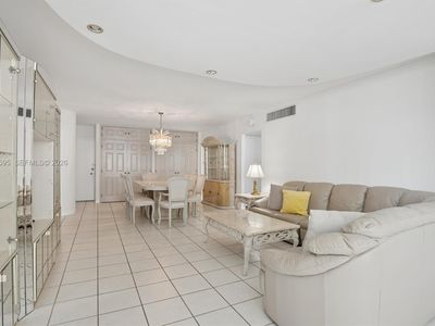 5005 Collins Ave APT 424