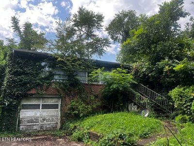 2404 Victoria St