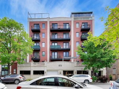815 N Marshfield Ave APT 204
