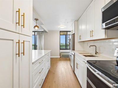 300 Winston Dr APT 923