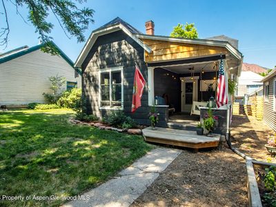 907 Blake Ave