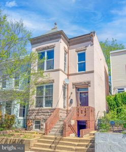1527 6th St NW
