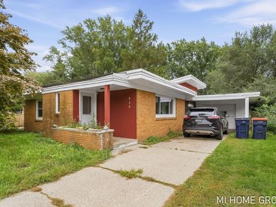828 W 24th St