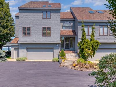 707 Mariner Village Dr