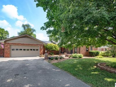 548 Brentmoor Ave