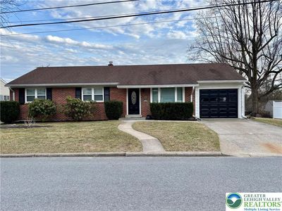 2240 W Woodlawn St S