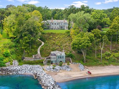 347 Bluffs Edge Dr