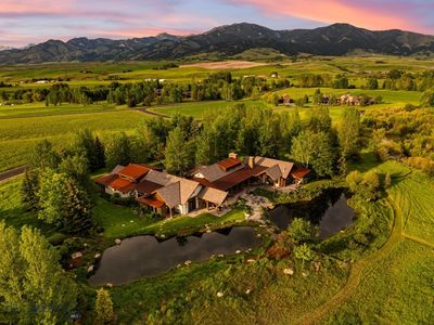 100 Farm View Ln