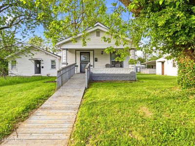 4002 Greenwood Ave