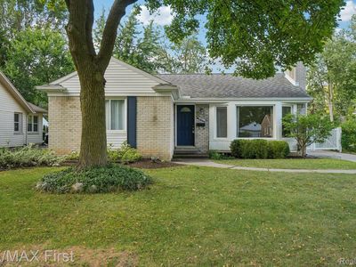 15590 Buckingham Ave