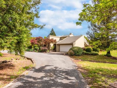 1084 Red Tail Road