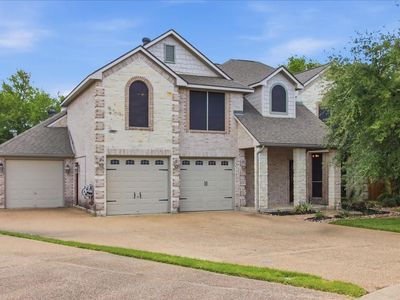 2435 Newark Cir
