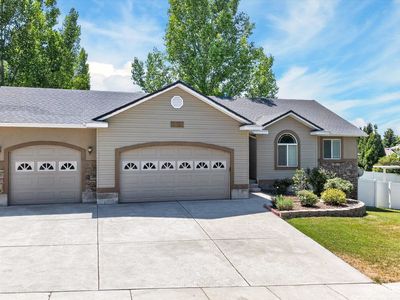 2535 Michelle St