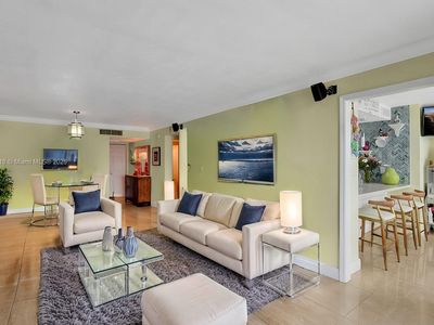 2655 Collins Ave APT 904