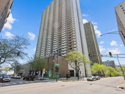 6033 N Sheridan Rd APT 24B