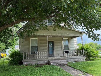 1123 Metropolis St