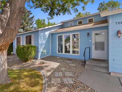 708 Carriage Ln