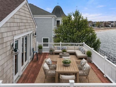 706 Sea St