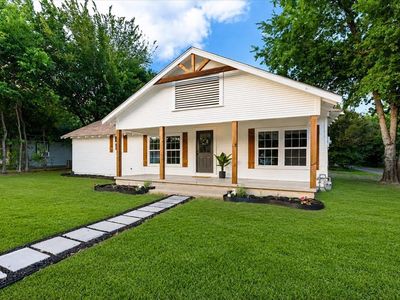 1325 Navarro Dr