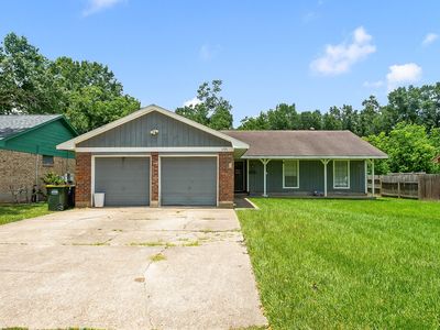 Property at 1721 Crest Hill Dr, Conroe, TX