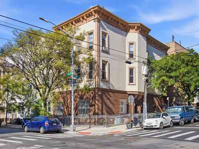 332 Manhattan Ave