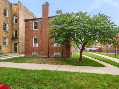 9032 S Laflin St