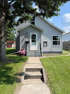 208 Larson Ave N