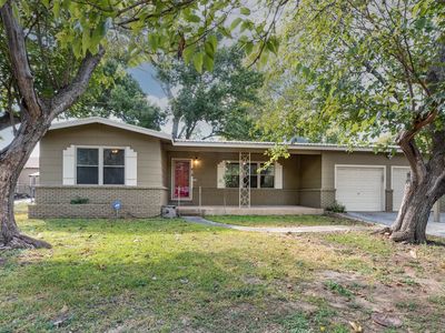 818 Mary Blvd