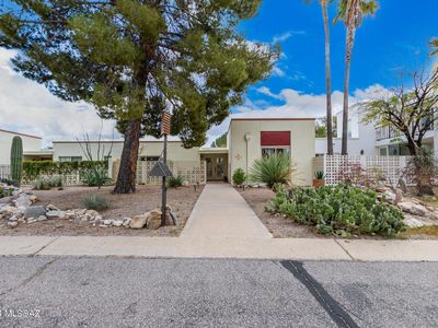 5862 N Camino Esplendora