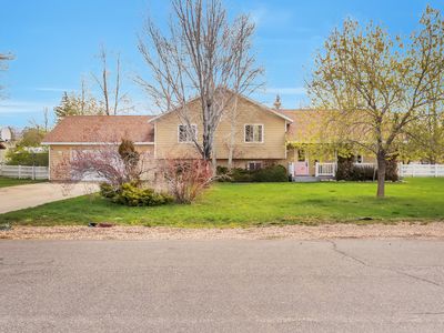 950 Wild Rose Dr