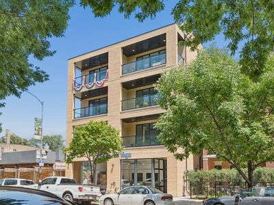 4939 N Damen Ave #304