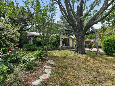 915 Oak Cliff Dr