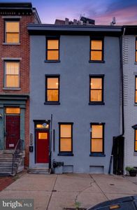 2005 W Girard Ave
