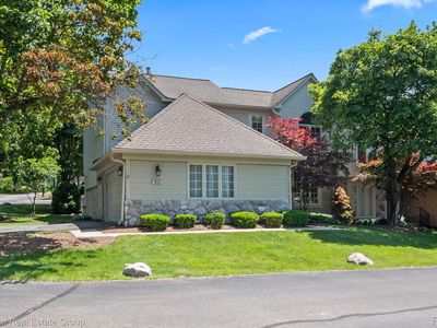 211 Saint Lawrence Blvd