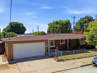 2495 Gloria Way