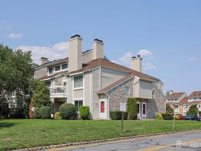 Property at 90 Farnham Sq #290, Parlin, NJ