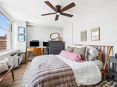 30 E Elm St APT 18B