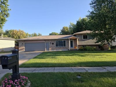 8 Eleanor Dr