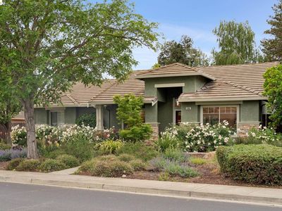 1130 Meadow Dr