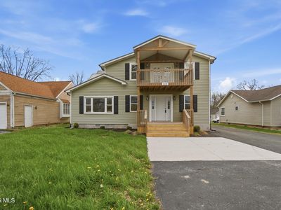 3239 N Main St