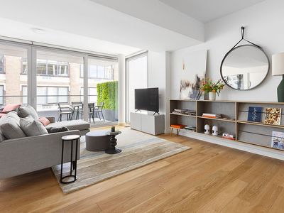 547 W 47th St ROOM 913