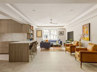 30 E 9th St APT 1B