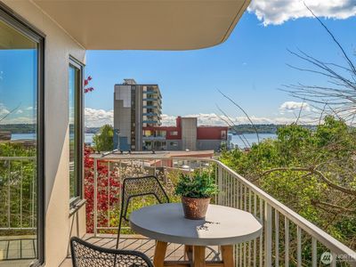 619 5th Avenue W #302