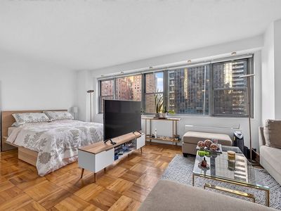300 E 40th St APT 9G