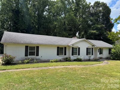 6233 Donna Dr