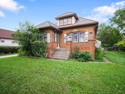8734 W Fond Du Lac AVENUE